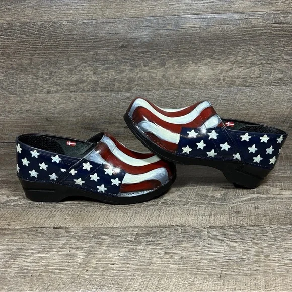 Sanita Hand Painted Clogs Patriotic Stars Stripes Flag Womens 41 EU/9.5-10 US - Picture 2 of 11
